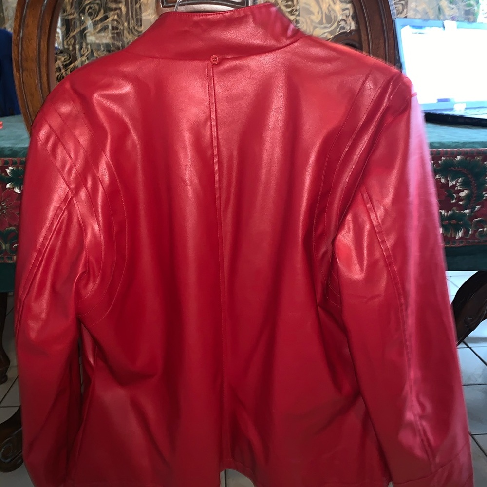 Red jacket - Picture 2 of 3